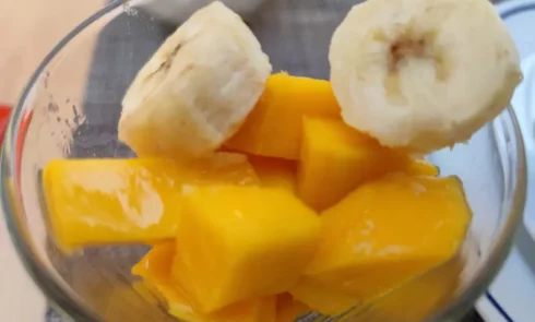 Le Campement Houéfa est un bed & breakfast. Le petit-déjeuner est composé de produits locaux. Ici en visuel : exemple de salade de fruits.