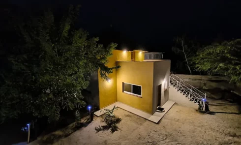 Campement Houéfa vue de nuit du deuxième bâtiment